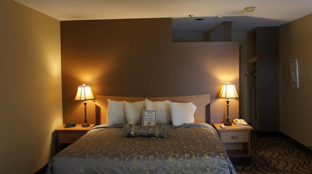 Waterbird Lakeside Inn 2*